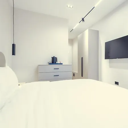 Hotel Enigma *